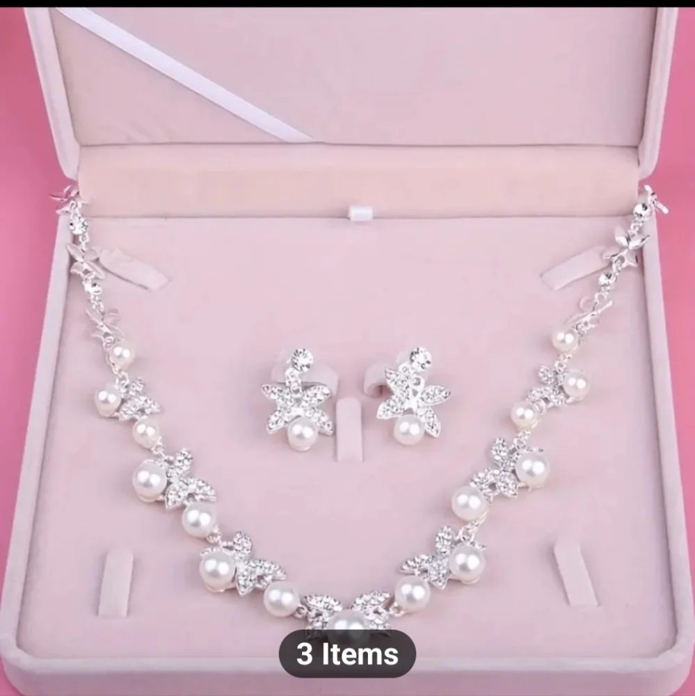 NEW GIRL/CHILD 3 PIECE PIERCED ELEGANT EARRINGS & NECKLACE JEWELRY SET